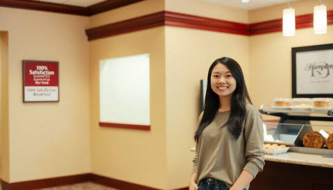 免費早餐 + 白床單 = 印鈔機？Hampton Inn 的盈利方程式